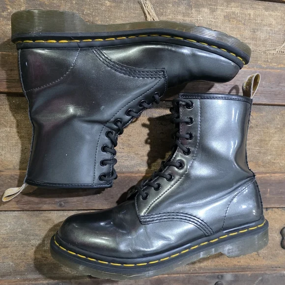 Dr. Martens 1460 Vegan Chrome Classic Synthetic Lace-Up 8 Eye Combat Boots. 9 - Picture 4 of 15